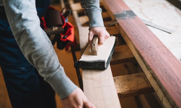 Как правильно обрезать линолеум при укладке