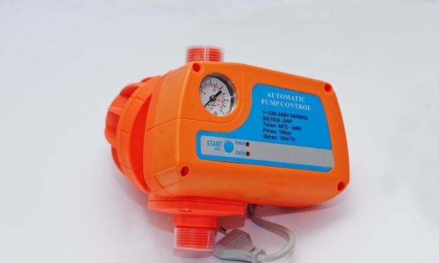 Манометр системы отопления закрытого типа