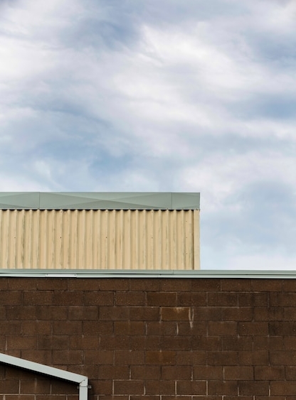 Как установить сайдинг на фундамент дома