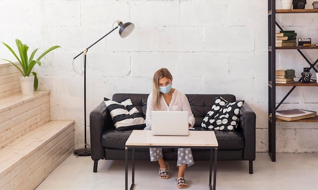 Дизайн гостиной с рабочей зоной в квартире