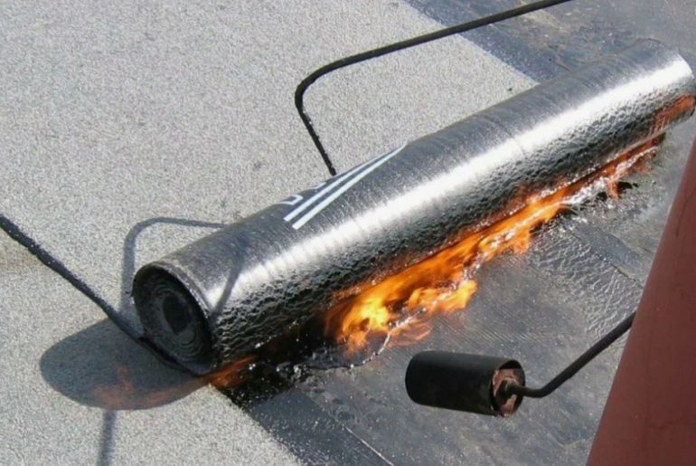 Наплавляемая кровля для плоских и скатных крыш: сравнение и рекомендации