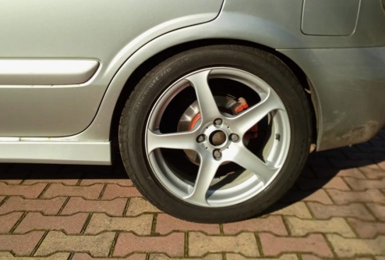 Тихие и комфортные шины 205/50 R17 для городских дорог